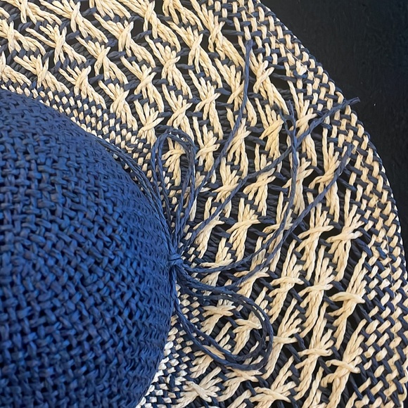 Straw hat - Picture 3 of 3